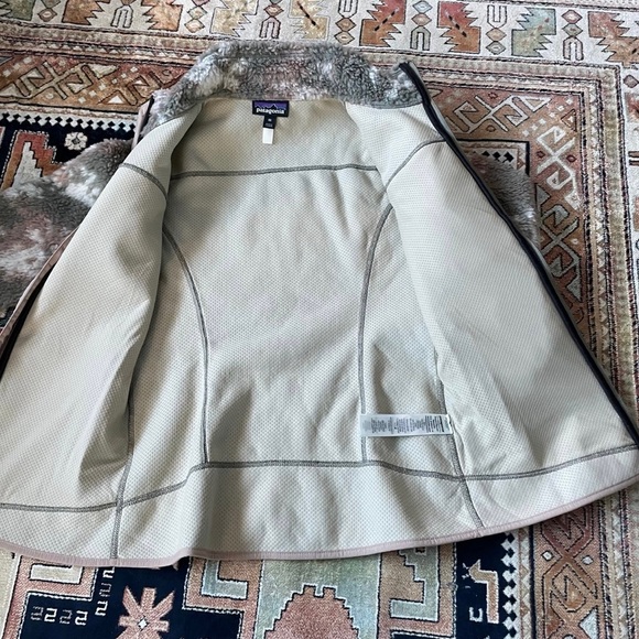 Patagonia Fleece Jacket in Green and Tan - Picture 6 of 7